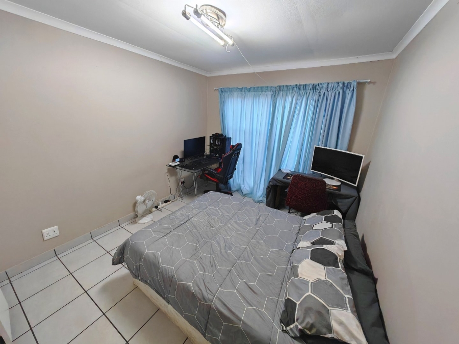 2 Bedroom Property for Sale in Langenhovenpark Free State